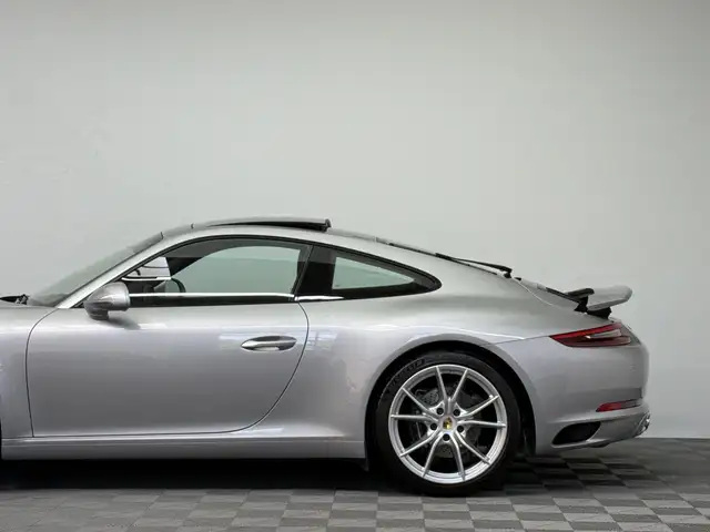 Porsche 991 view 8