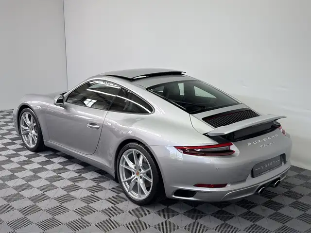 Porsche 991 view 3
