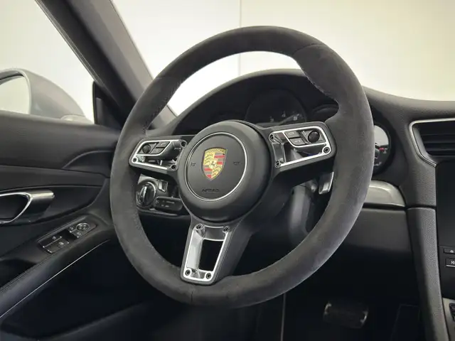 Porsche 991 view 14