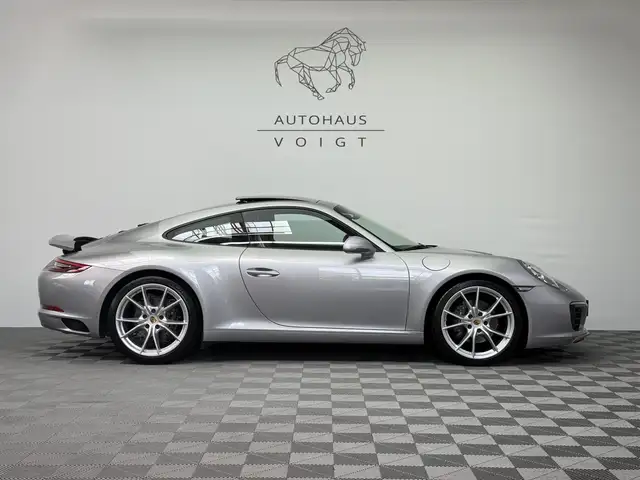 Porsche 991 view 4