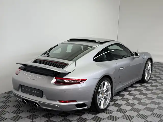 Porsche 991 view 6