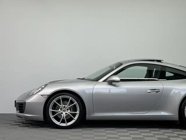 Porsche 991 view 7