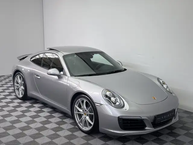 Porsche 991 view 5