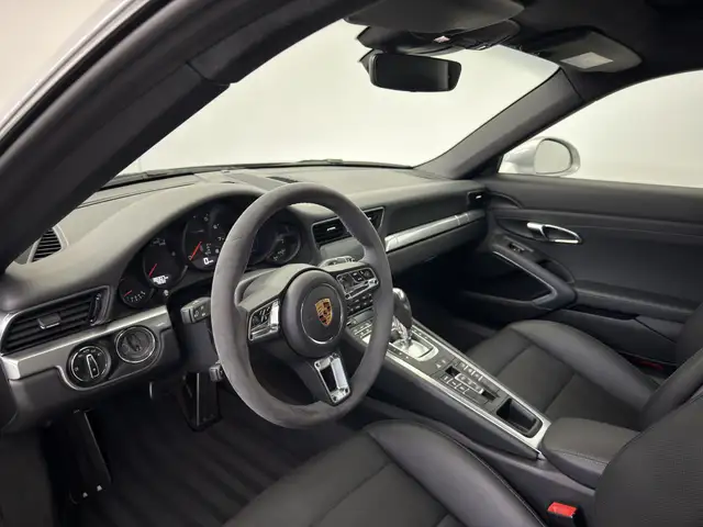 Porsche 991 view 11