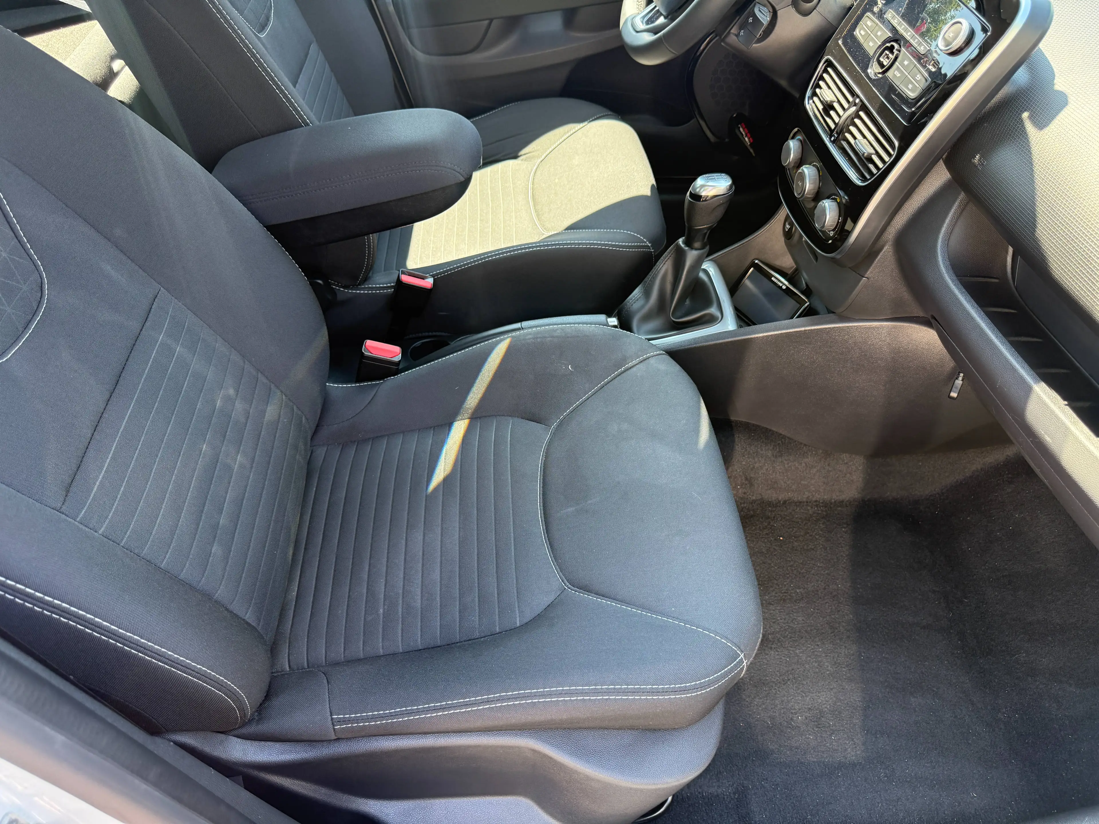 Renault Clio 1.2-4 Türer-Klima-Tempo-Alu-TÜV-Bitte Lesen — photo 13