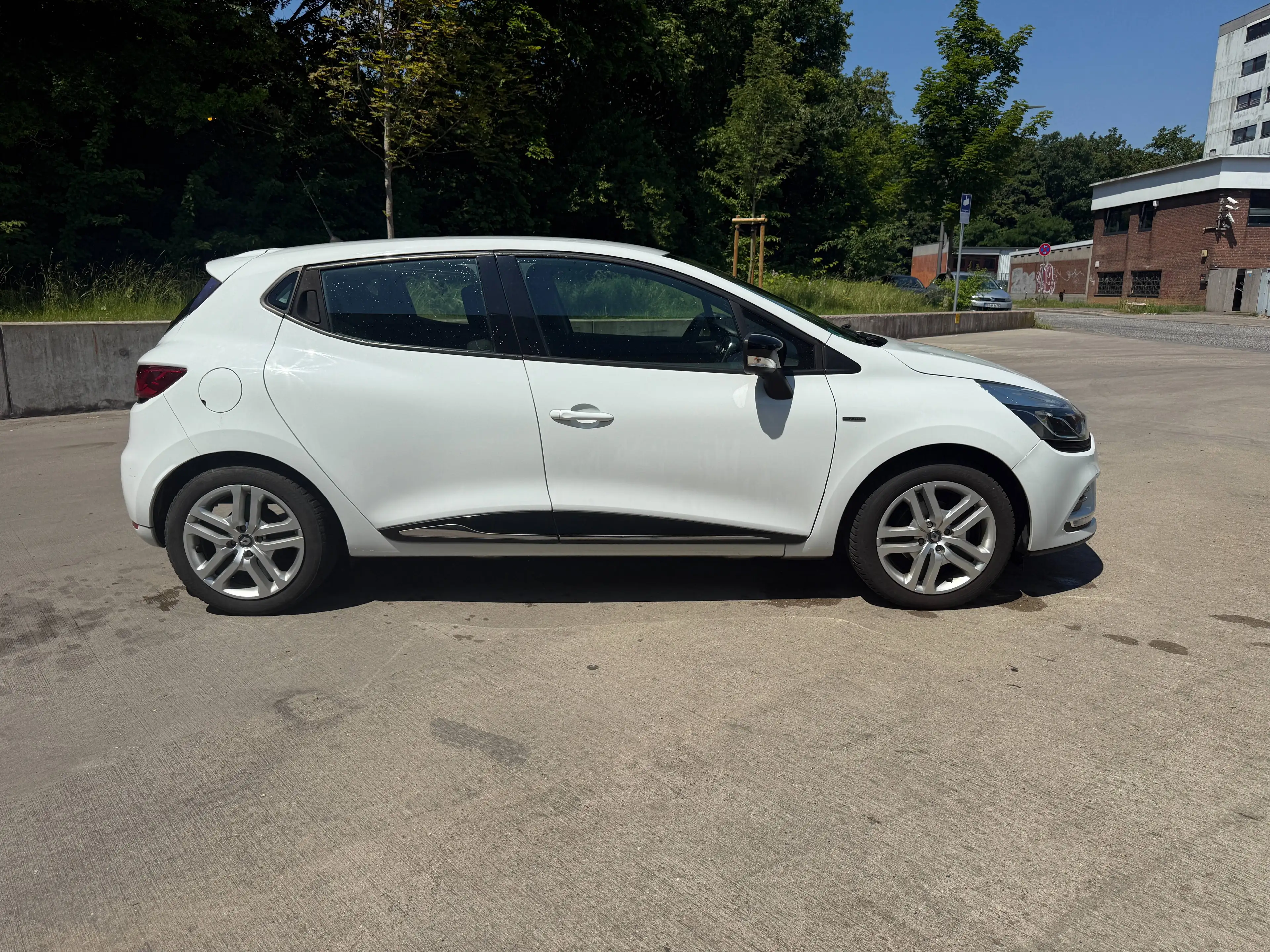Renault Clio 1.2-4 Türer-Klima-Tempo-Alu-TÜV-Bitte Lesen — photo 9