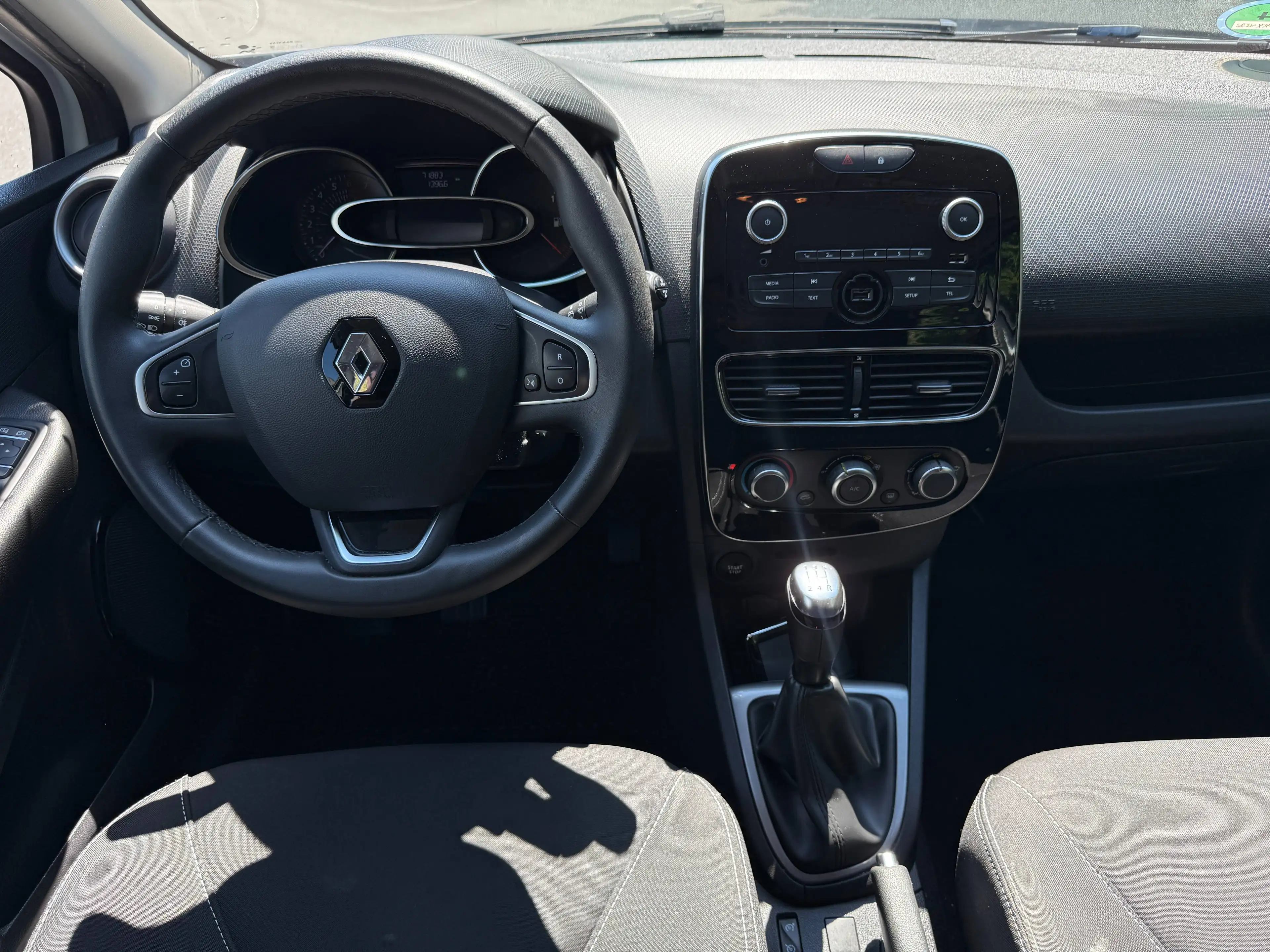 Renault Clio 1.2-4 Türer-Klima-Tempo-Alu-TÜV-Bitte Lesen — photo 10