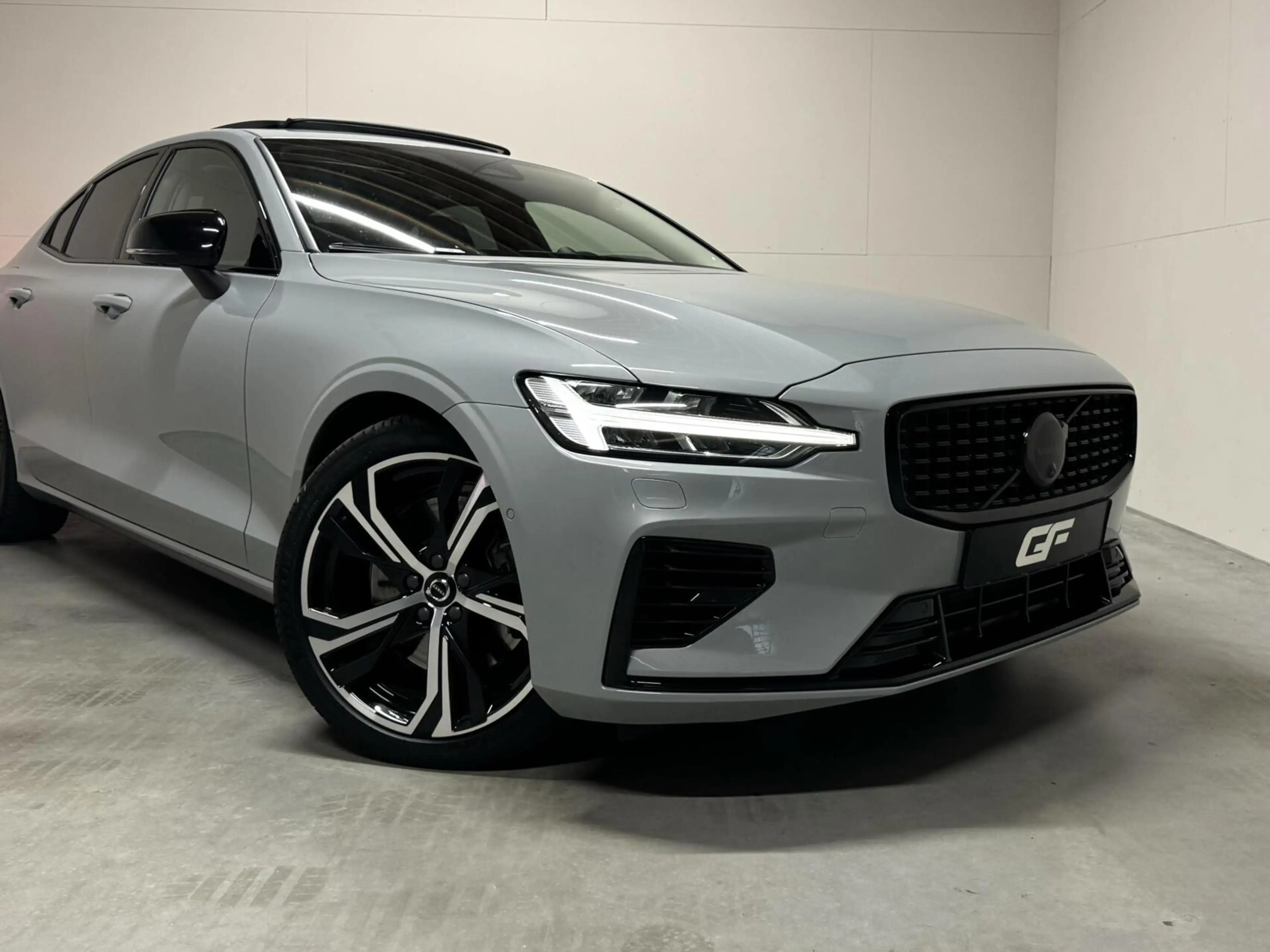 Volvo S60 2.0 Recharge T8 AWD Ultimate Dark Pano B&W Massage — photo 47