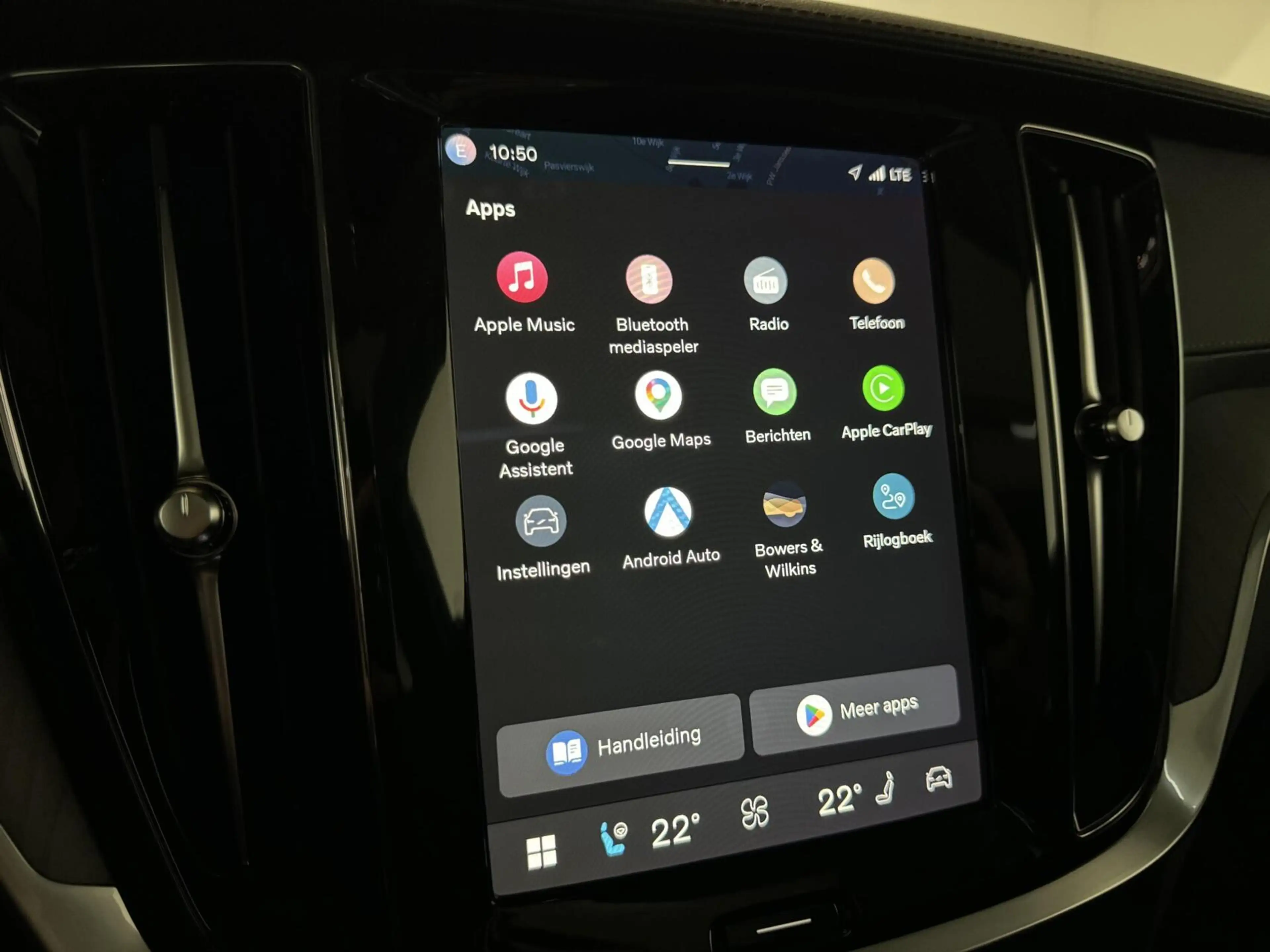 Volvo S60 2.0 Recharge T8 AWD Ultimate Dark Pano B&W Massage — photo 36