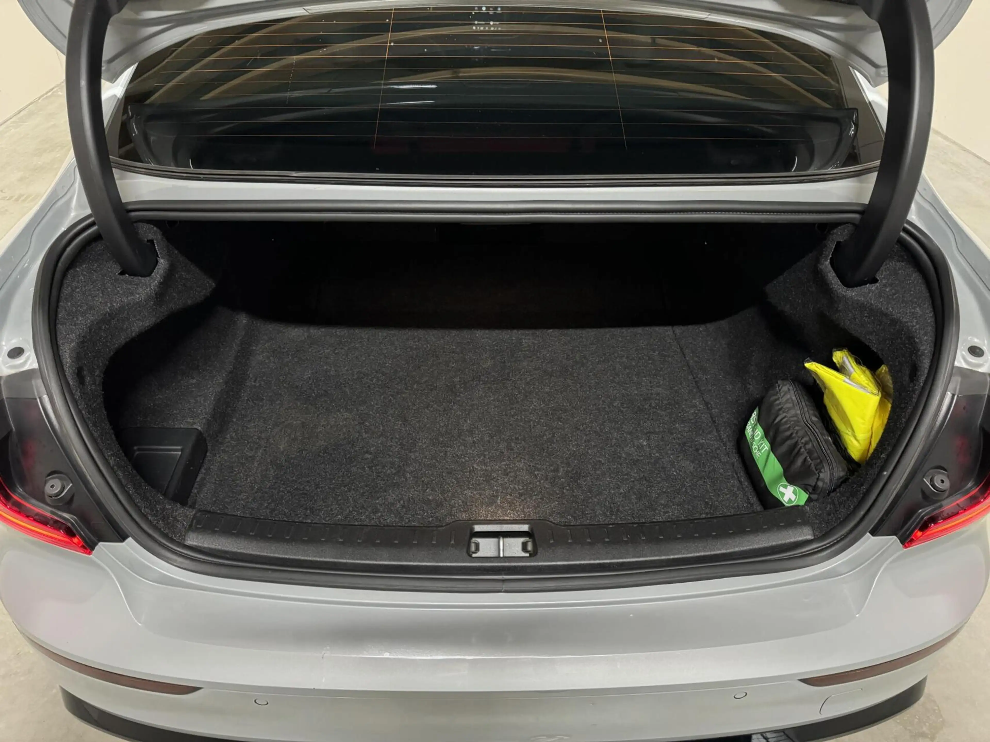 Volvo S60 2.0 Recharge T8 AWD Ultimate Dark Pano B&W Massage — photo 43