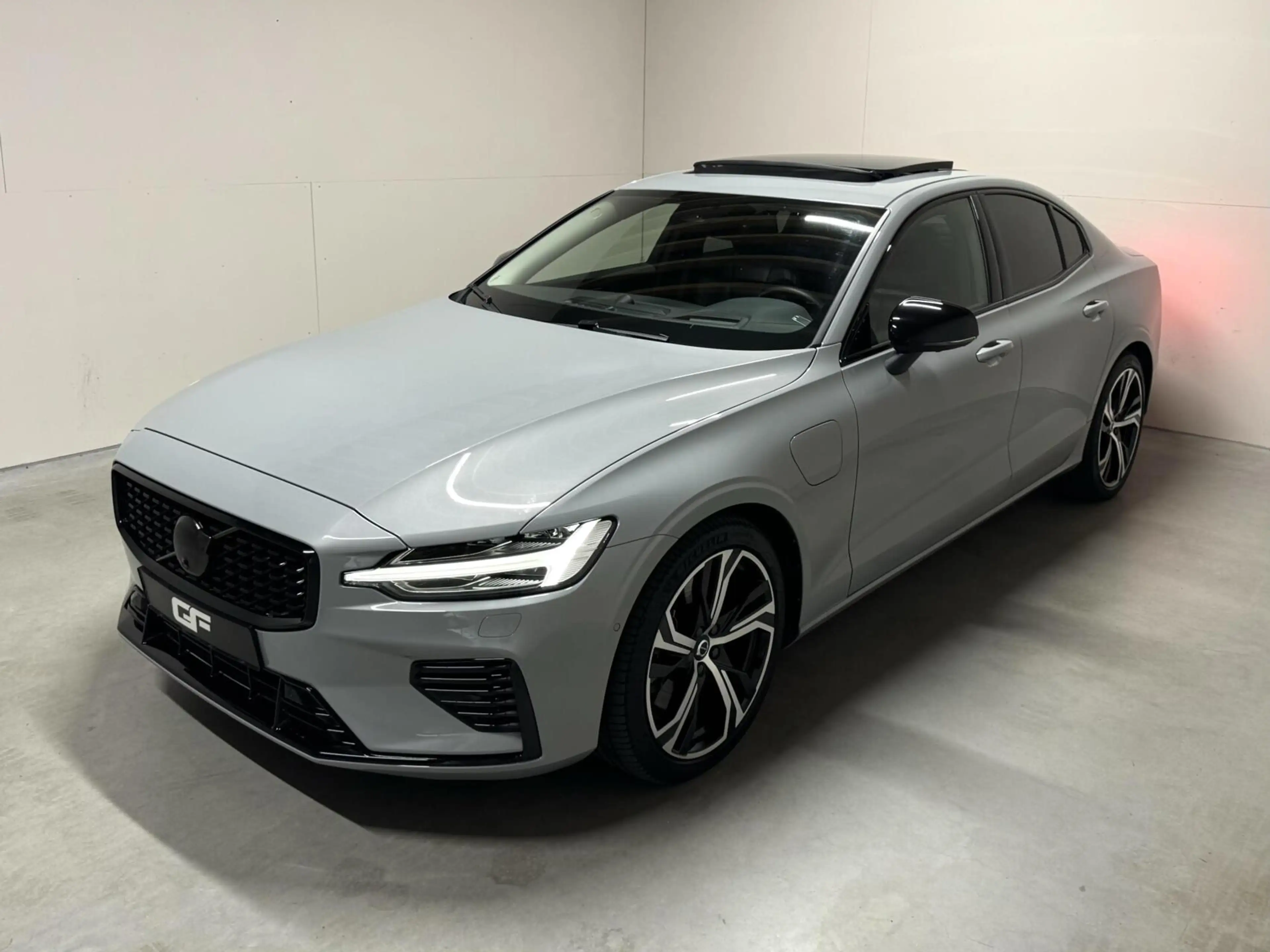 Volvo S60 2.0 Recharge T8 AWD Ultimate Dark Pano B&W Massage — photo 45