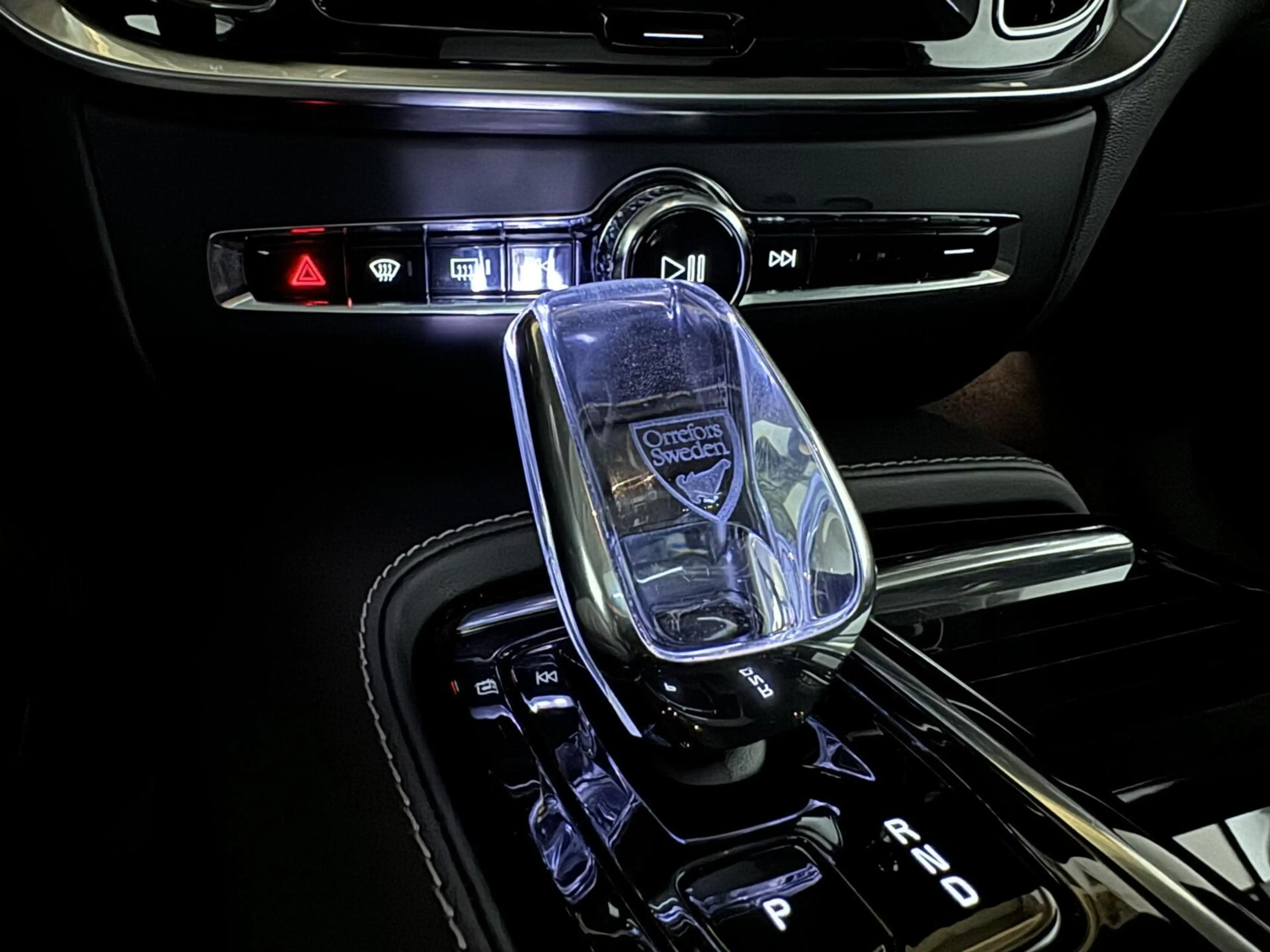 Volvo S60 2.0 Recharge T8 AWD Ultimate Dark Pano B&W Massage — photo 38