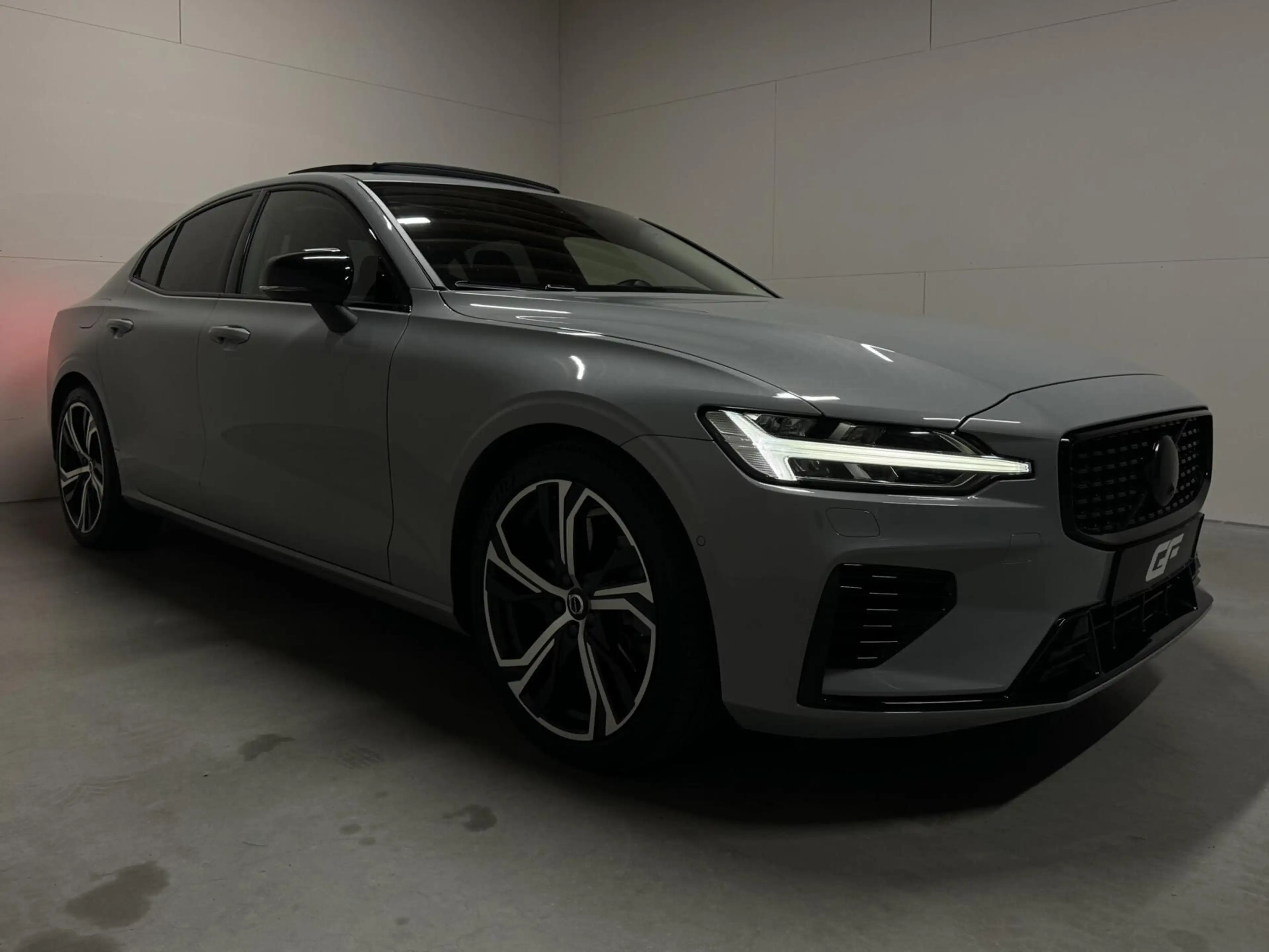 Volvo S60 2.0 Recharge T8 AWD Ultimate Dark Pano B&W Massage — photo 13