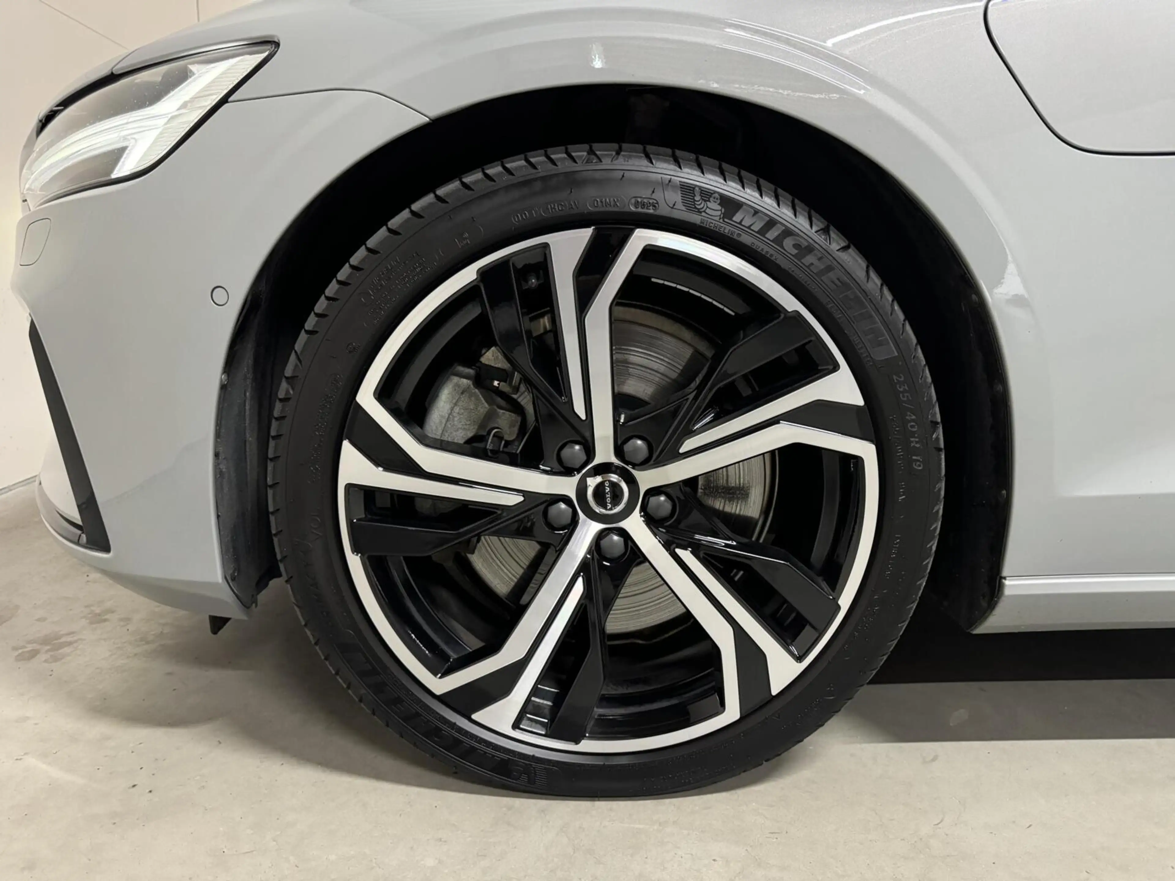 Volvo S60 2.0 Recharge T8 AWD Ultimate Dark Pano B&W Massage — photo 44