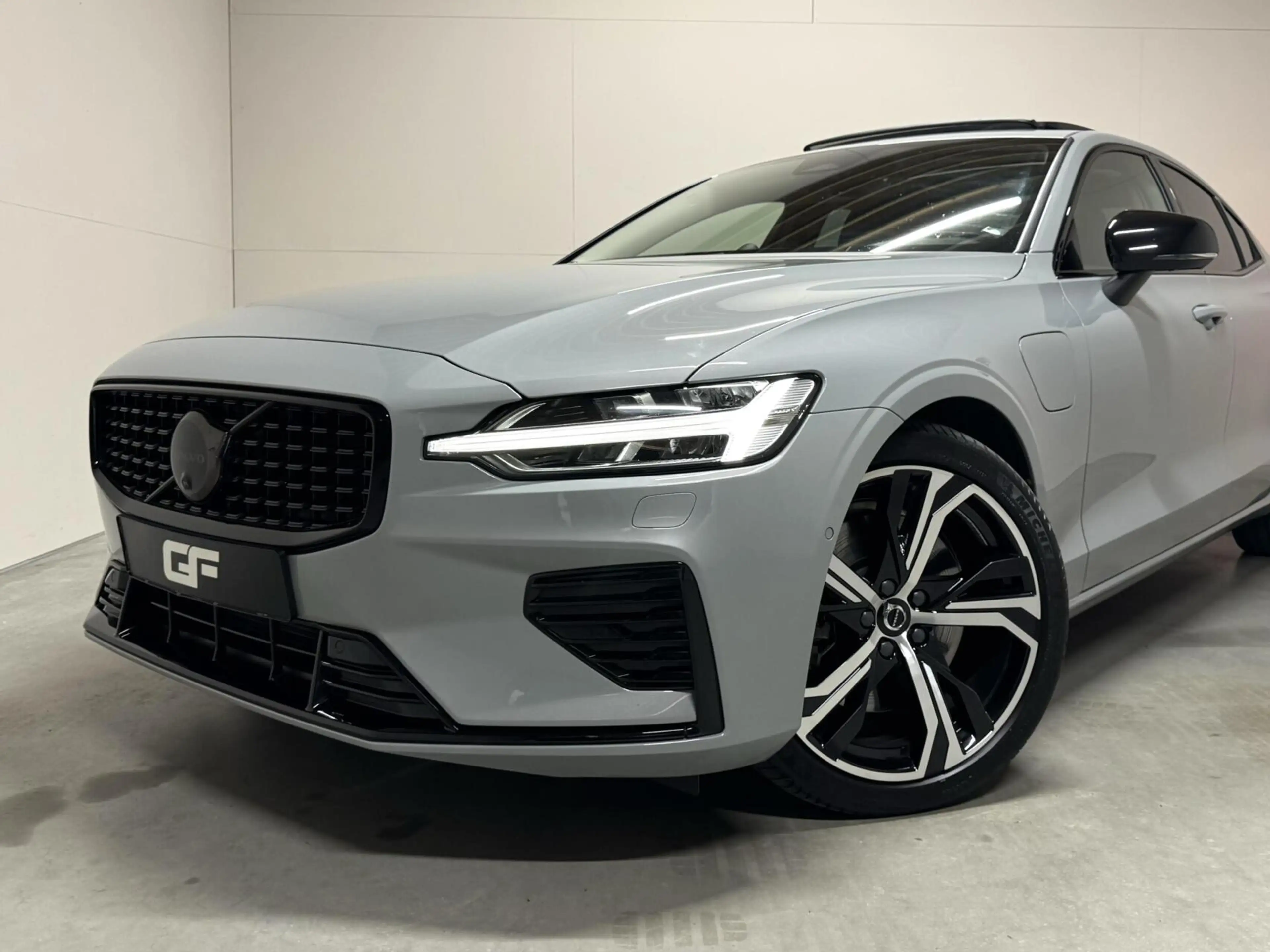Volvo S60 2.0 Recharge T8 AWD Ultimate Dark Pano B&W Massage — photo 49