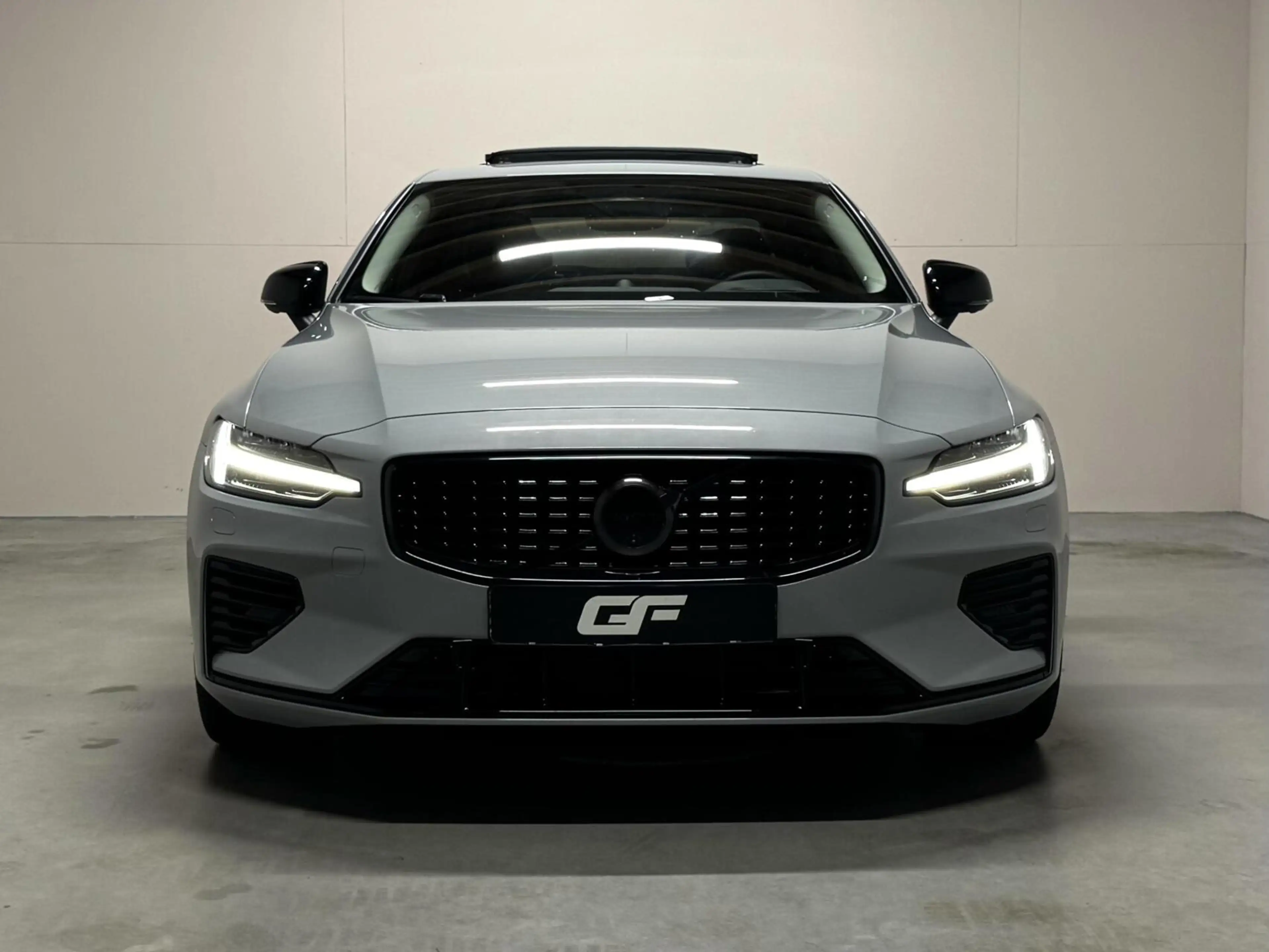 Volvo S60 2.0 Recharge T8 AWD Ultimate Dark Pano B&W Massage — photo 12