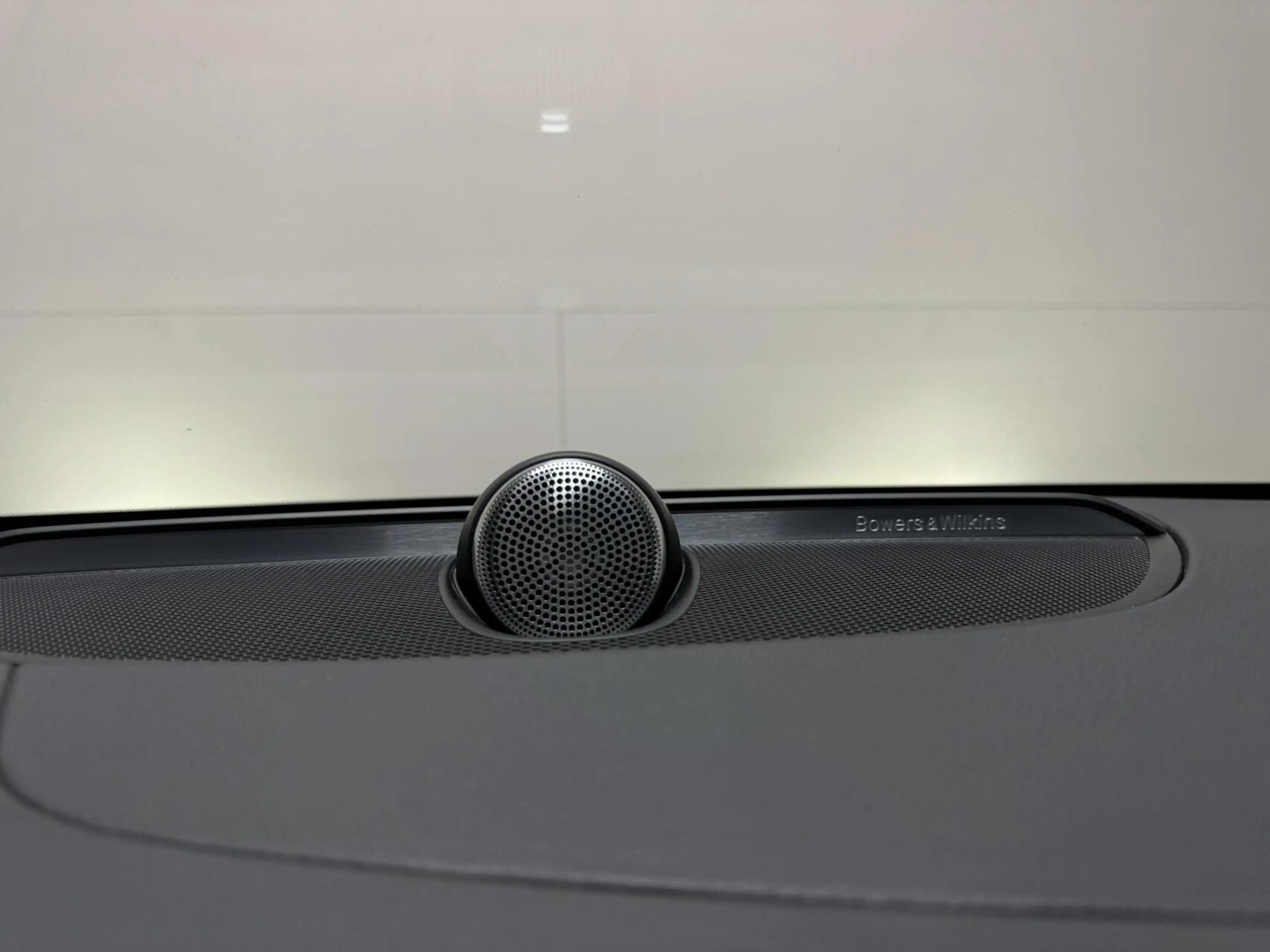 Volvo S60 2.0 Recharge T8 AWD Ultimate Dark Pano B&W Massage — photo 33
