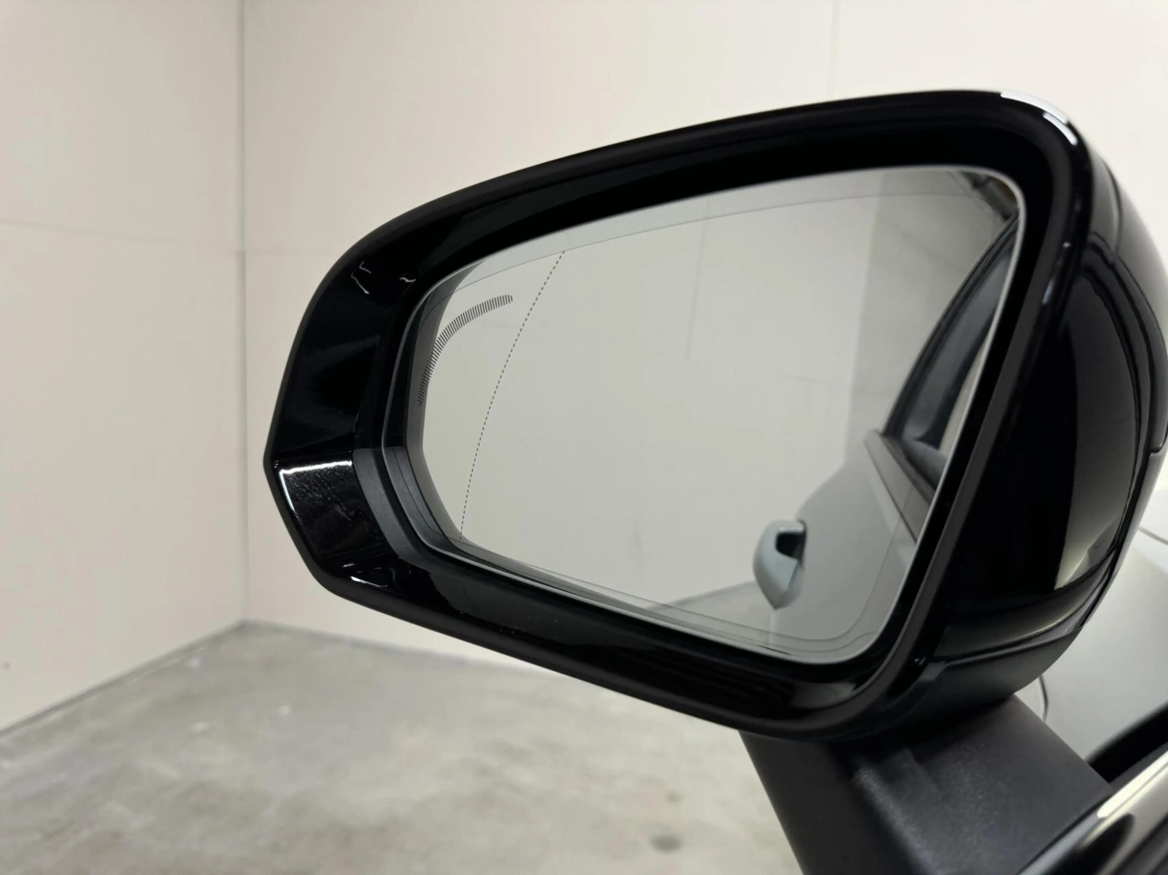 Volvo S60 2.0 Recharge T8 AWD Ultimate Dark Pano B&W Massage — photo 42