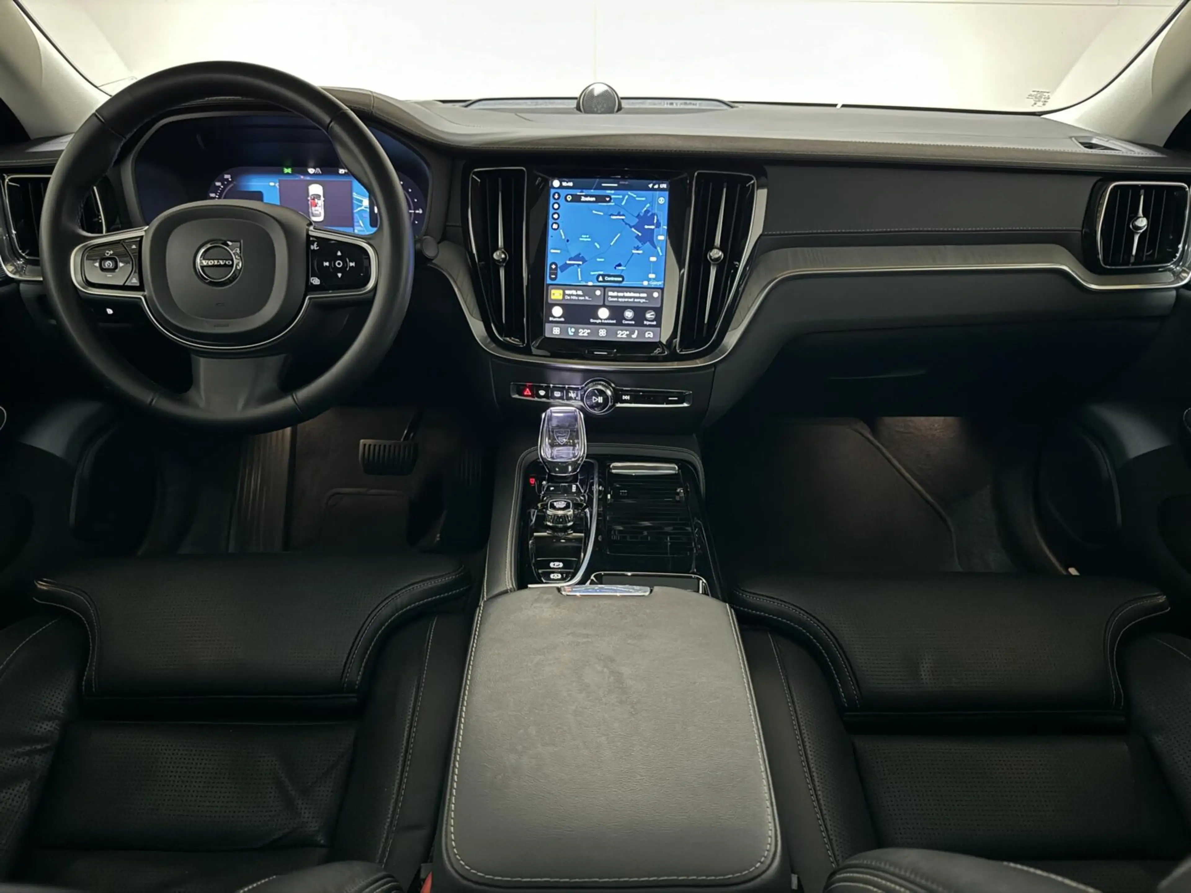 Volvo S60 2.0 Recharge T8 AWD Ultimate Dark Pano B&W Massage — photo 17