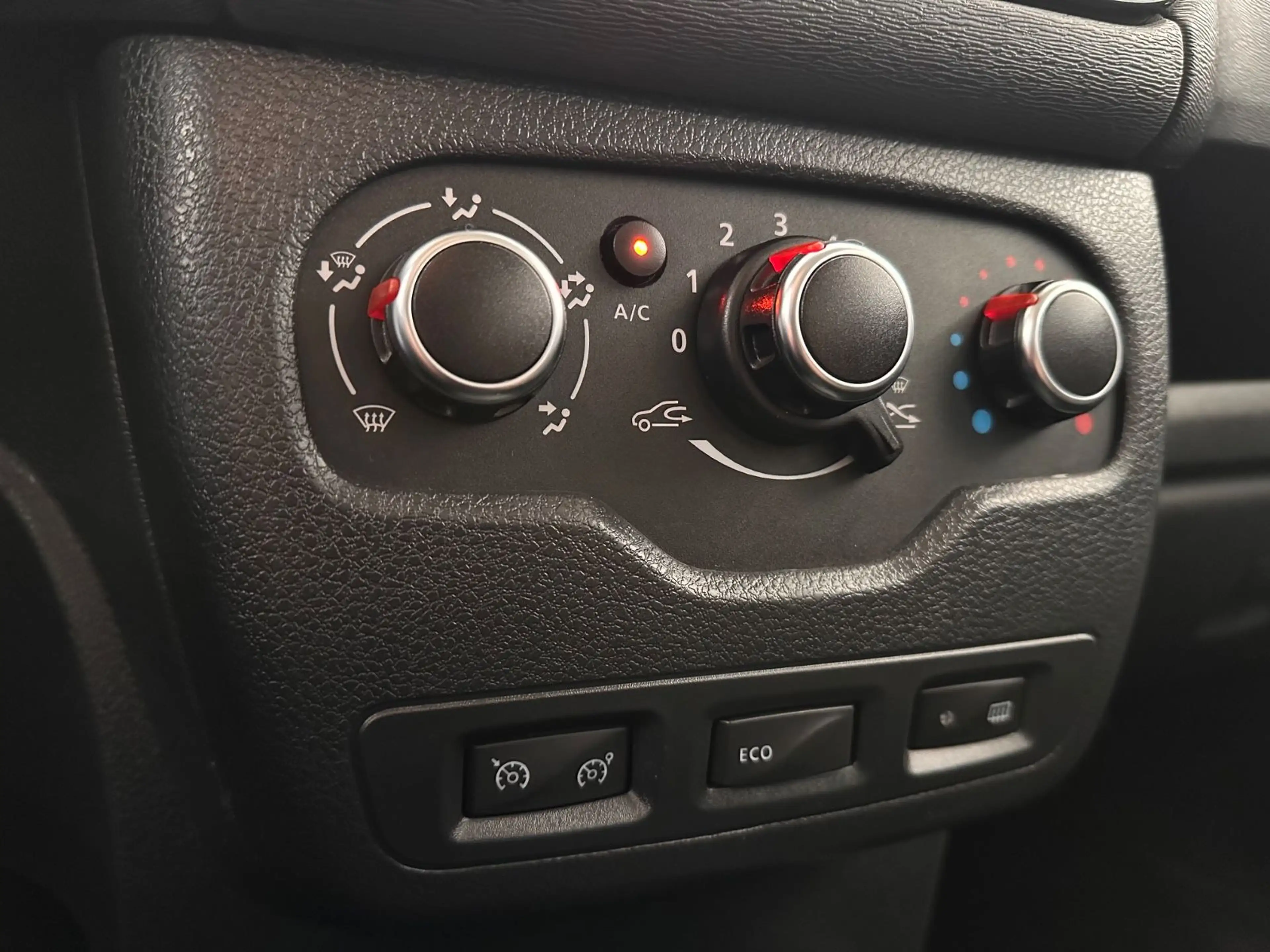 Dacia Lodgy 1.3 TCe*7.Sitze*Tempomat*Kamera*Klima — photo 32