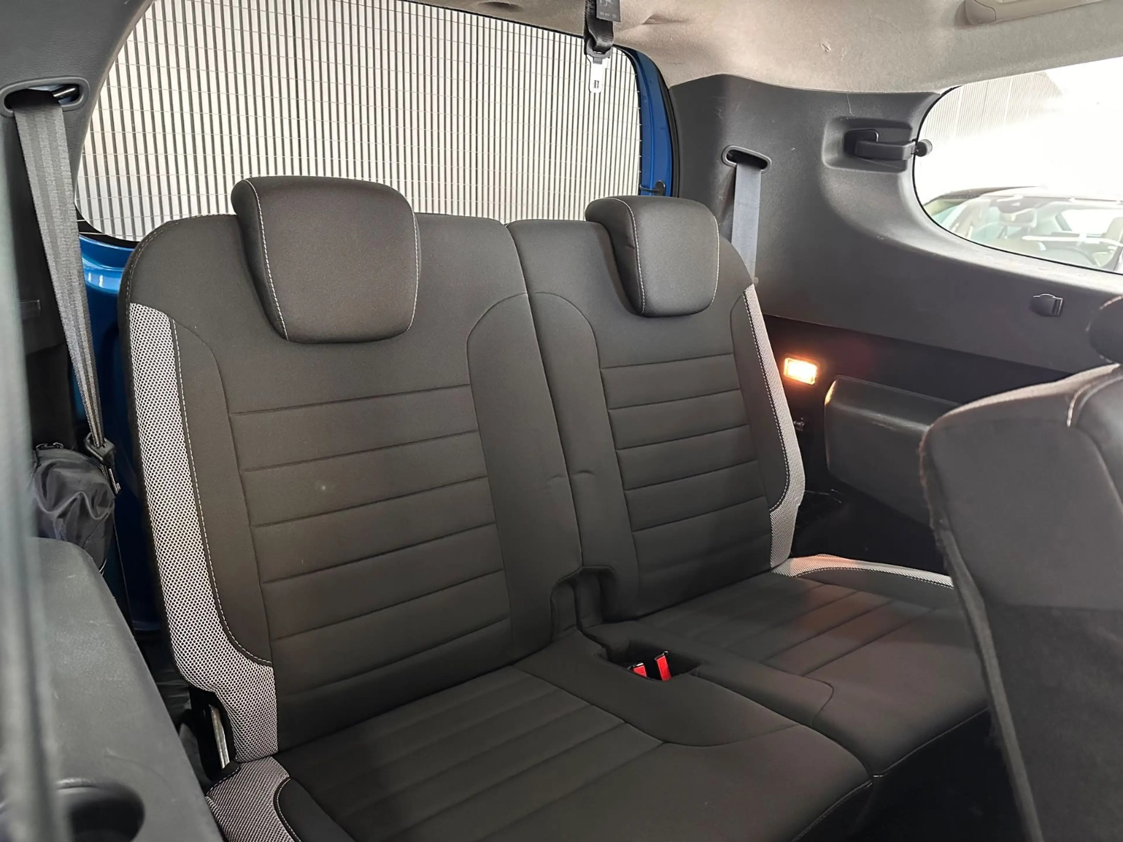 Dacia Lodgy 1.3 TCe*7.Sitze*Tempomat*Kamera*Klima — photo 12