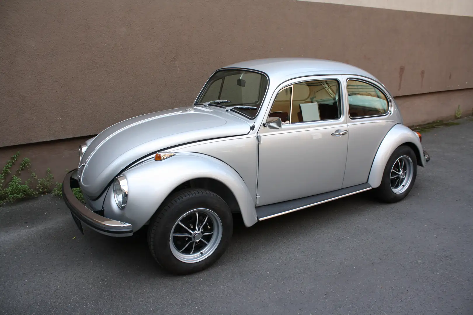 Volkswagen Käfer 1302 LS Gümüş rengi - 1