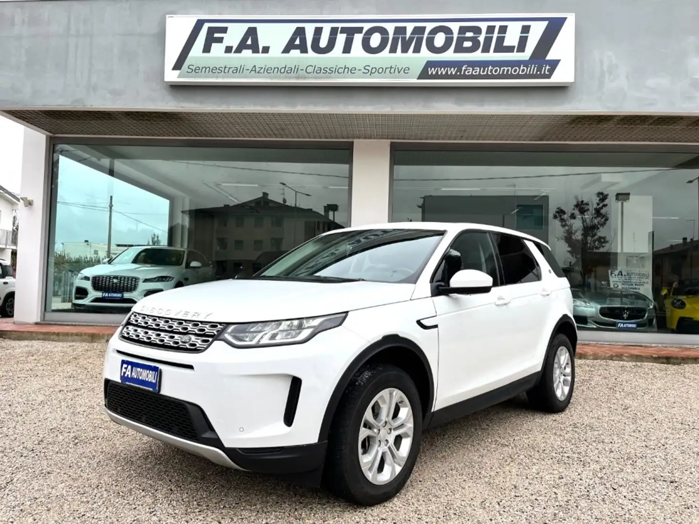 Land Rover Discovery Sport 2.0D I4-L.Flw 150 CV AWD Auto S MHEV Bianco - 1