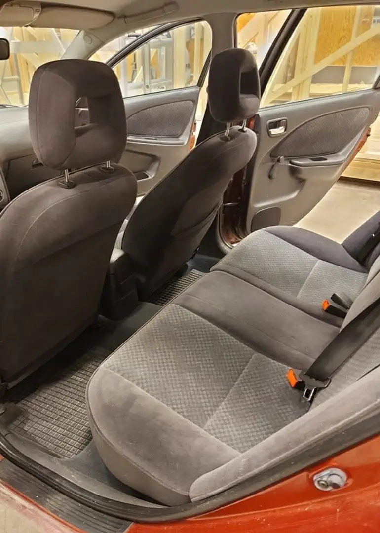 Toyota Avensis 1.6i VVT-i Rosso - 1