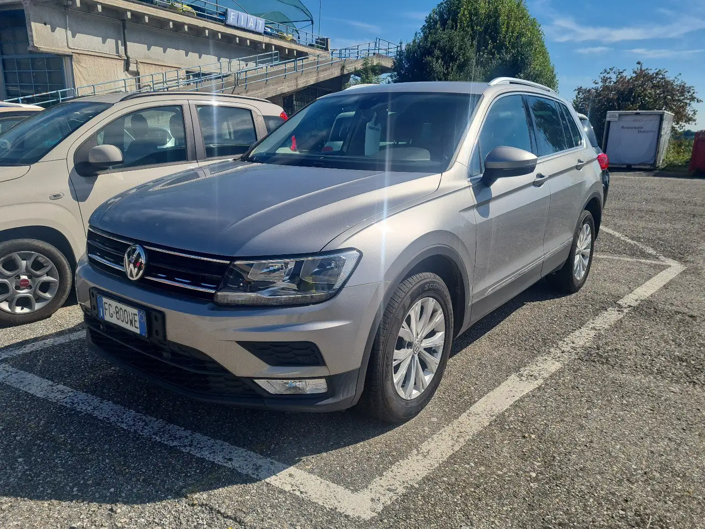 Volkswagen Tiguan Tiguan 2.0 TDI SCR DSG 4MOTION Business BMT Grijs - 2