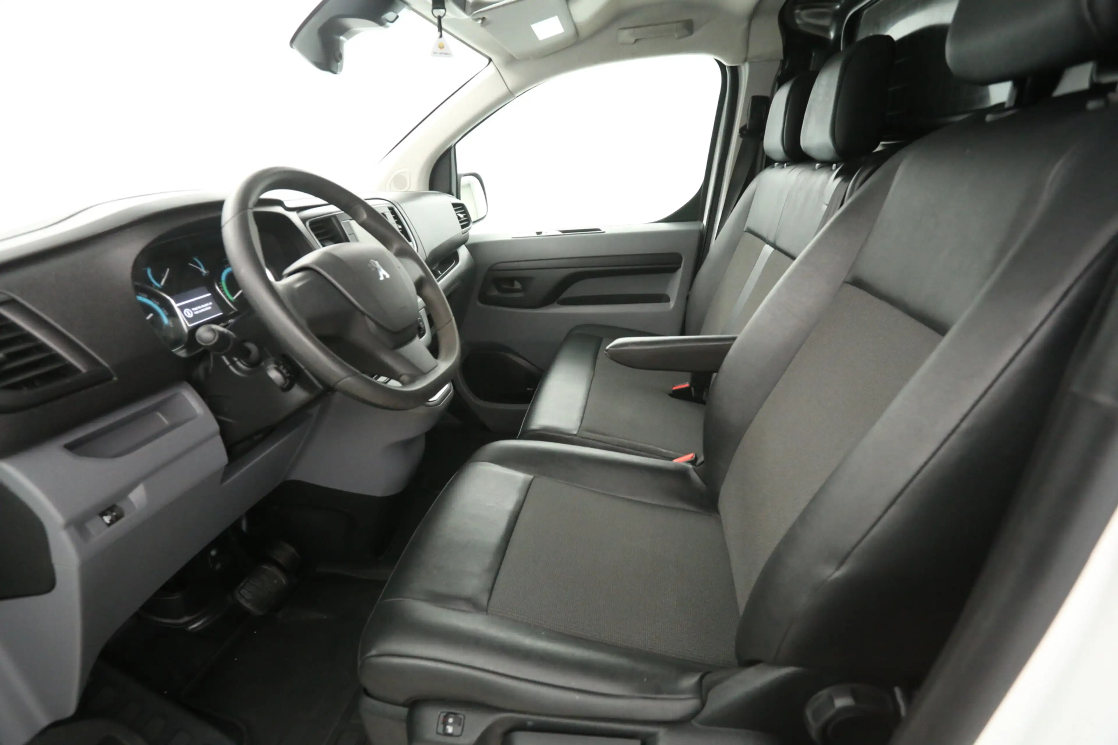 Peugeot e-Expert 75 kWh L2H1 | Snelladen | SOH 91% | Airco | Camera — photo 24
