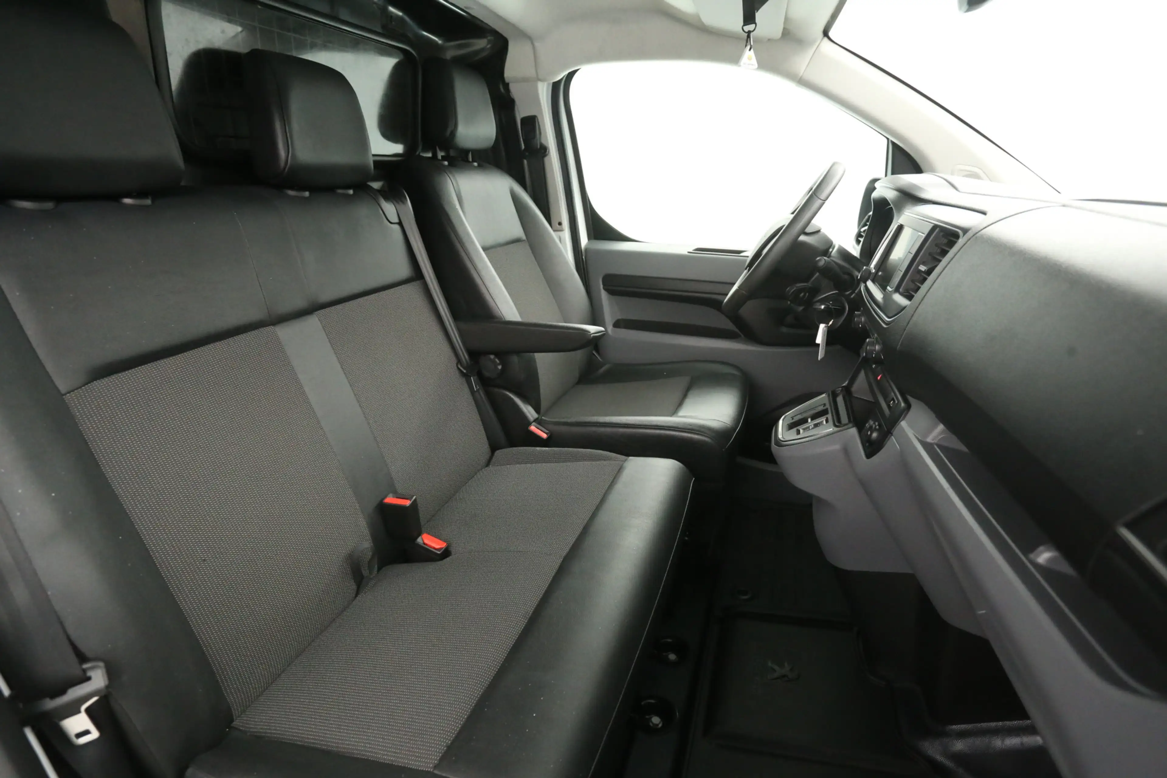 Peugeot e-Expert 75 kWh L2H1 | Snelladen | SOH 91% | Airco | Camera — photo 12