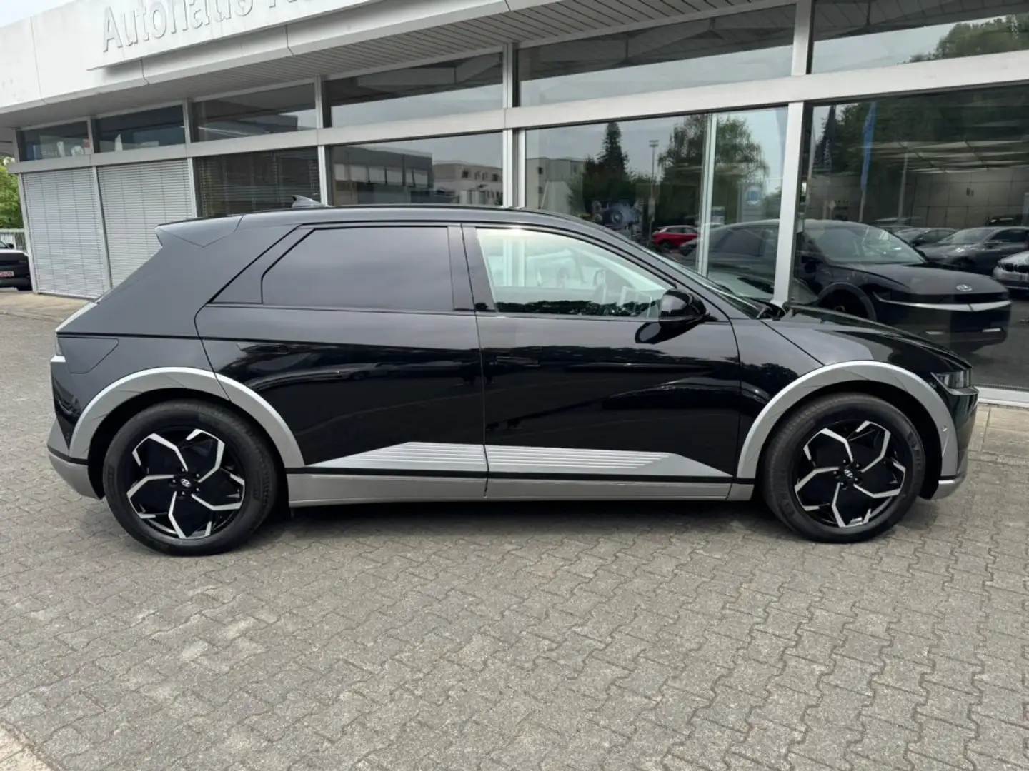 Hyundai IONIQ 5 Uniq 4WD MEMO+LED+SHZ+HEAD+NAV+ACC+360° Schwarz - 2