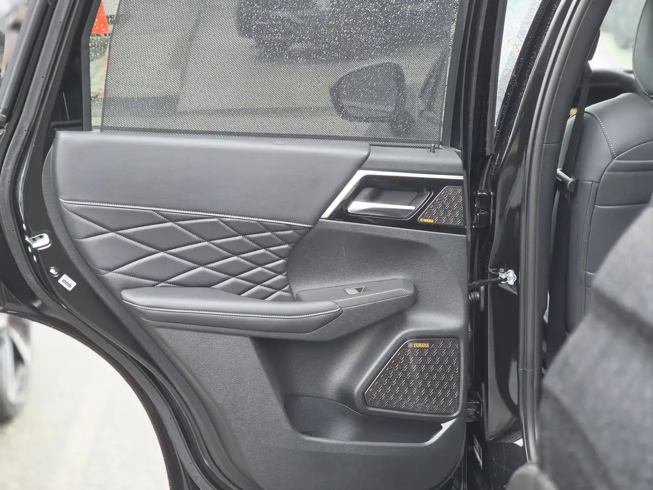 Mitsubishi Outlander снимка Mitsubishi Outlander