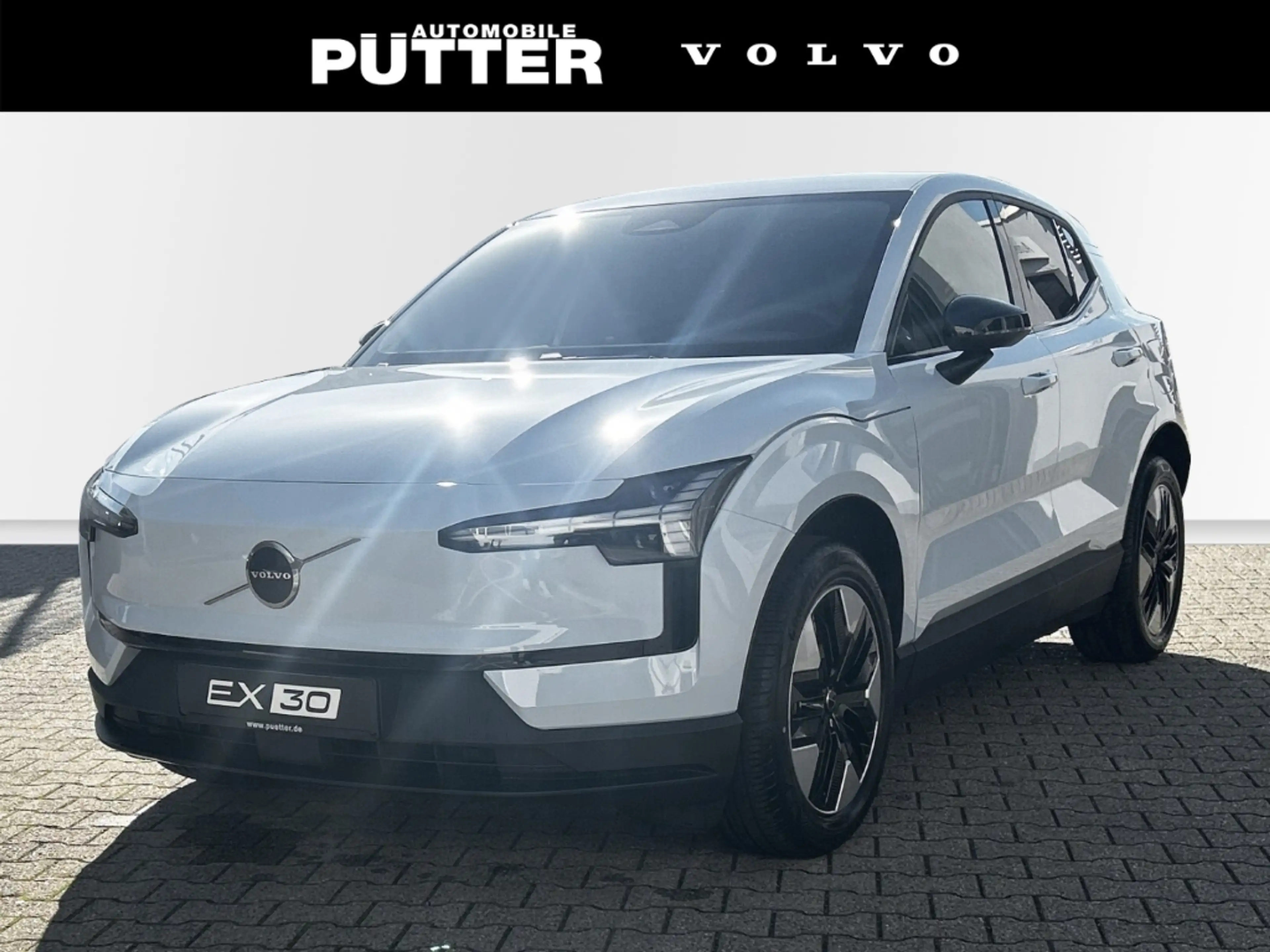 Volvo EX30 P5 Long Range Core 18'' SHZ ACC LED PDC DAB Rückfa