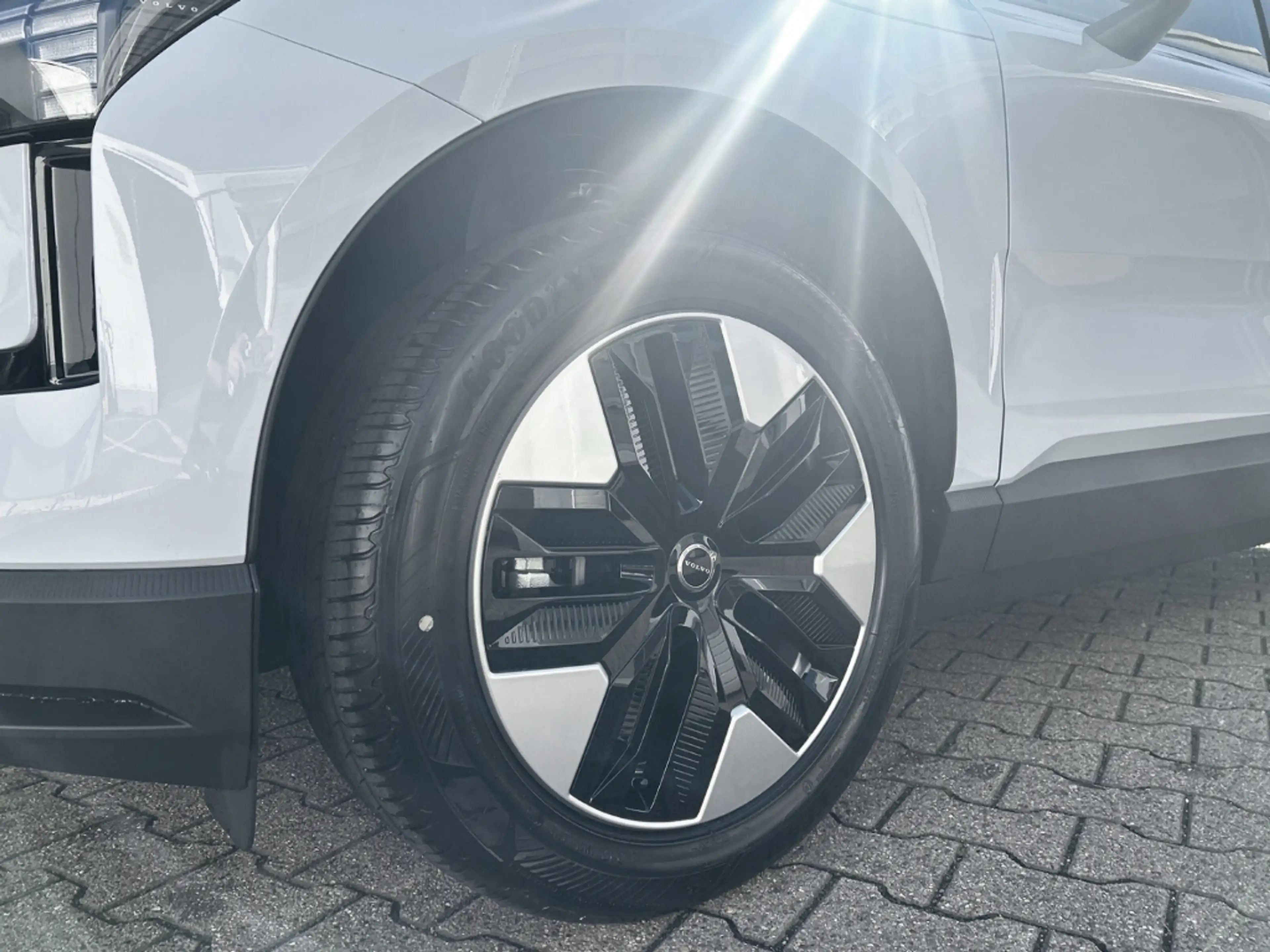 Volvo EX30 P5 Long Range Core 18'' SHZ ACC LED PDC DAB Rückfa — photo 9