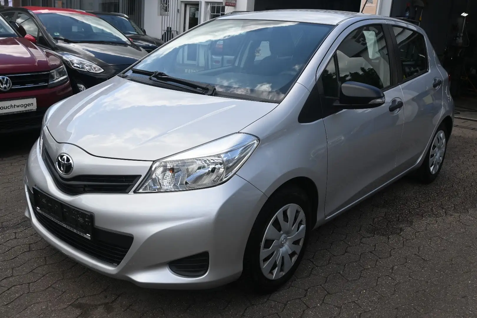 Toyota Yaris *Ahk*Shz*1.Hand*Allwetterreifen Plateado - 1