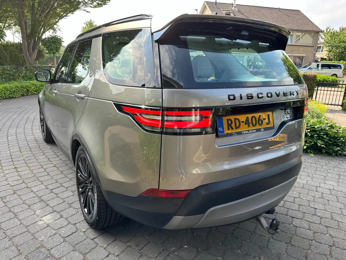 Land Rover Discovery 2.0 Sd4 HSE Luxury, Pano, Leder, VOL! Grijs - 2