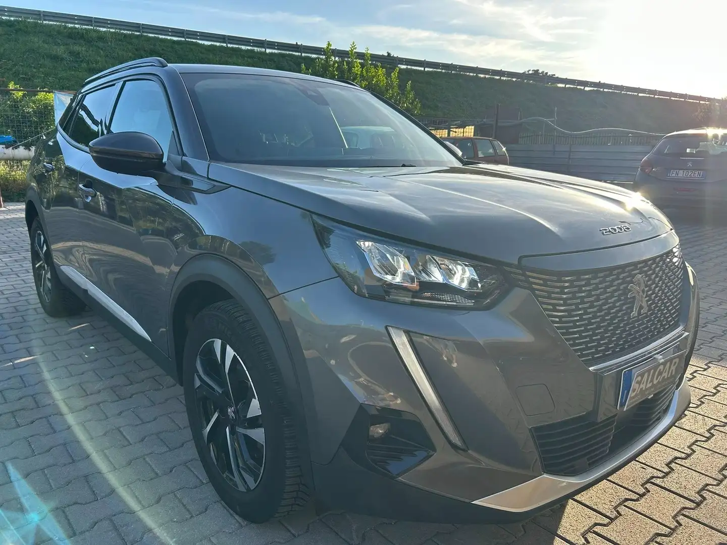 Peugeot 2008 1.5 HDi 130 CV EAT8 Allure Pack uniproprietario Grigio - 1