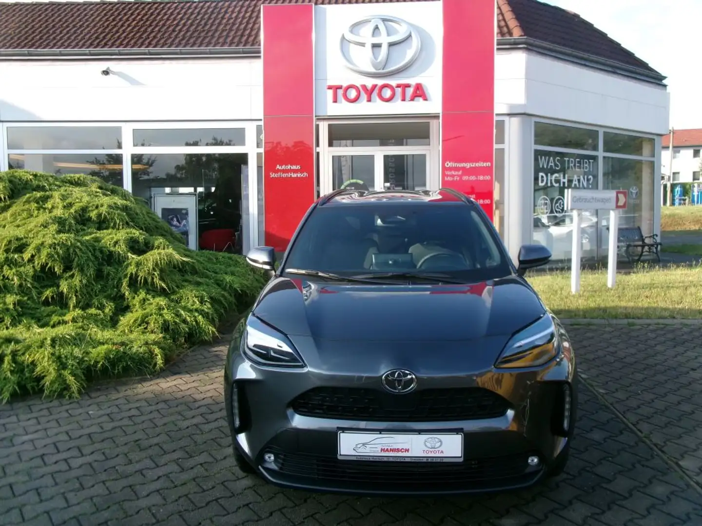 Toyota Yaris Cross Hybrid 130 1.5 VVT-i Teamplayer Grau - 2