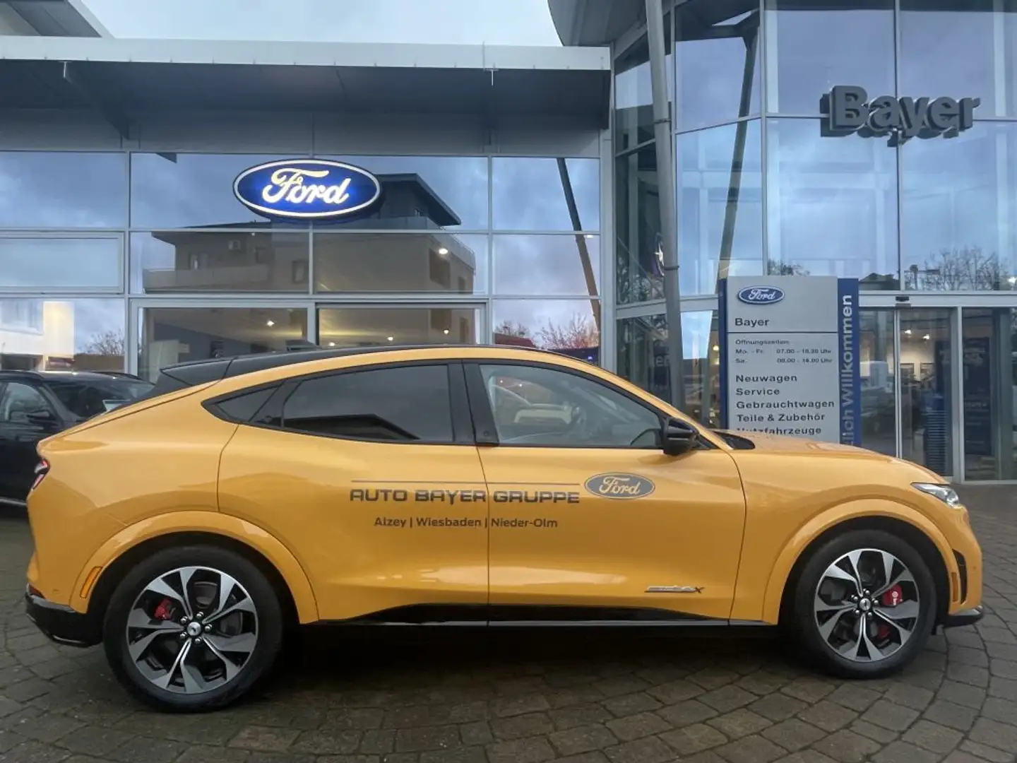 Ford Mustang Mach-E AWD GT Orange - 2