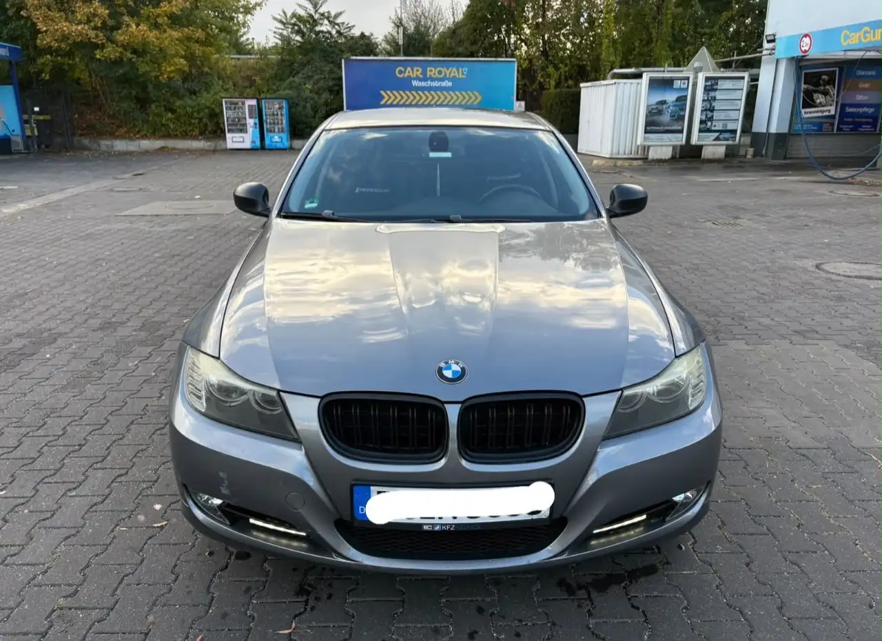 BMW 318 318i Aut. — photo 1 of 9