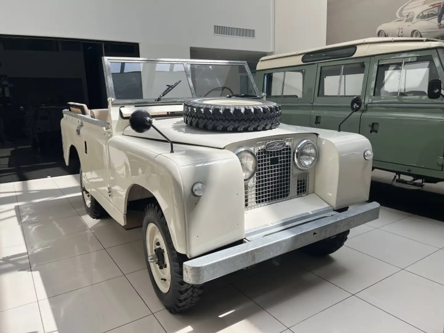 Land Rover Defender HT 90 2.4L TD E Blanc - 1