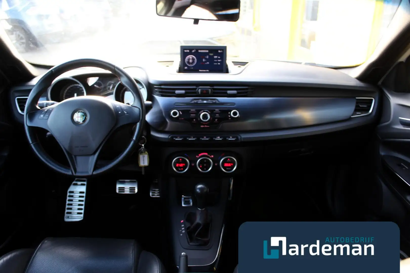 Alfa Romeo Giulietta 1.4 T Distinctive Pano Leder Wit - 2