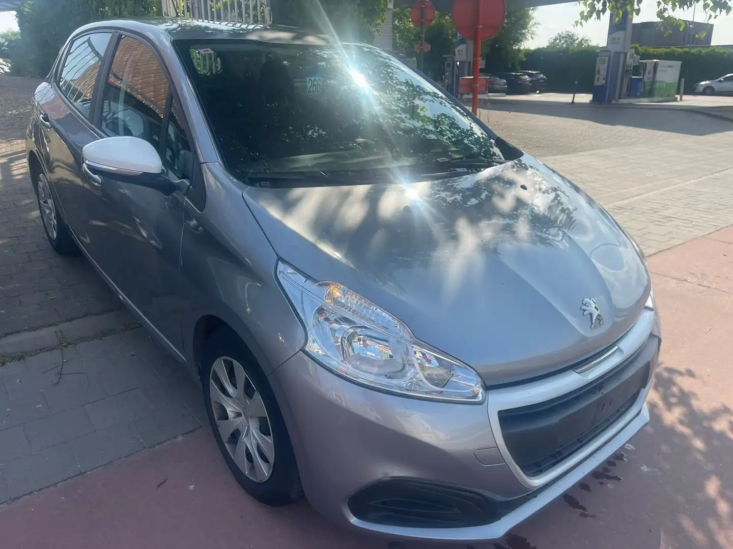 Peugeot 208 1.2i PureTech Like S Silver - 1