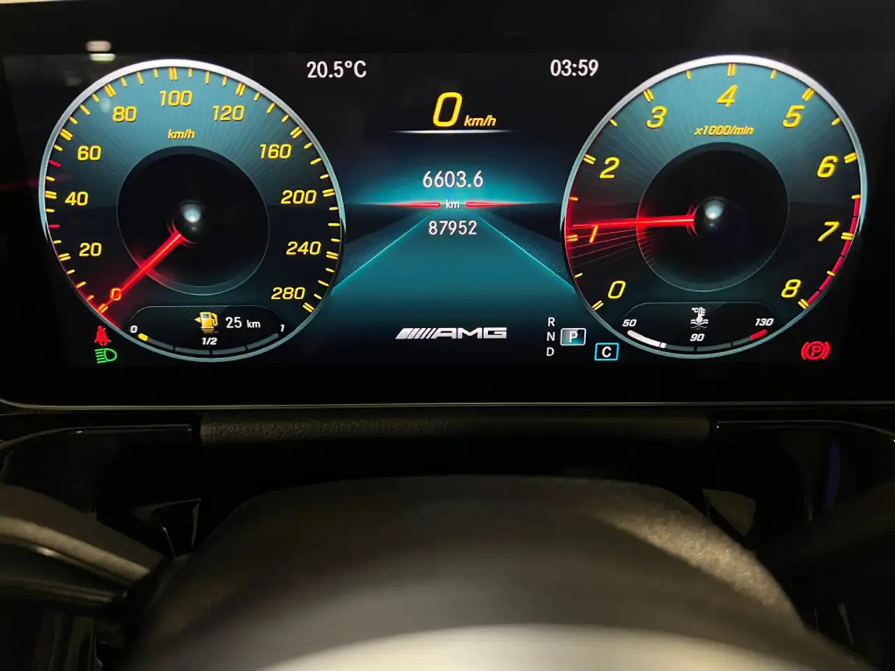 Mercedes-Benz GLA снимка Mercedes-Benz GLA