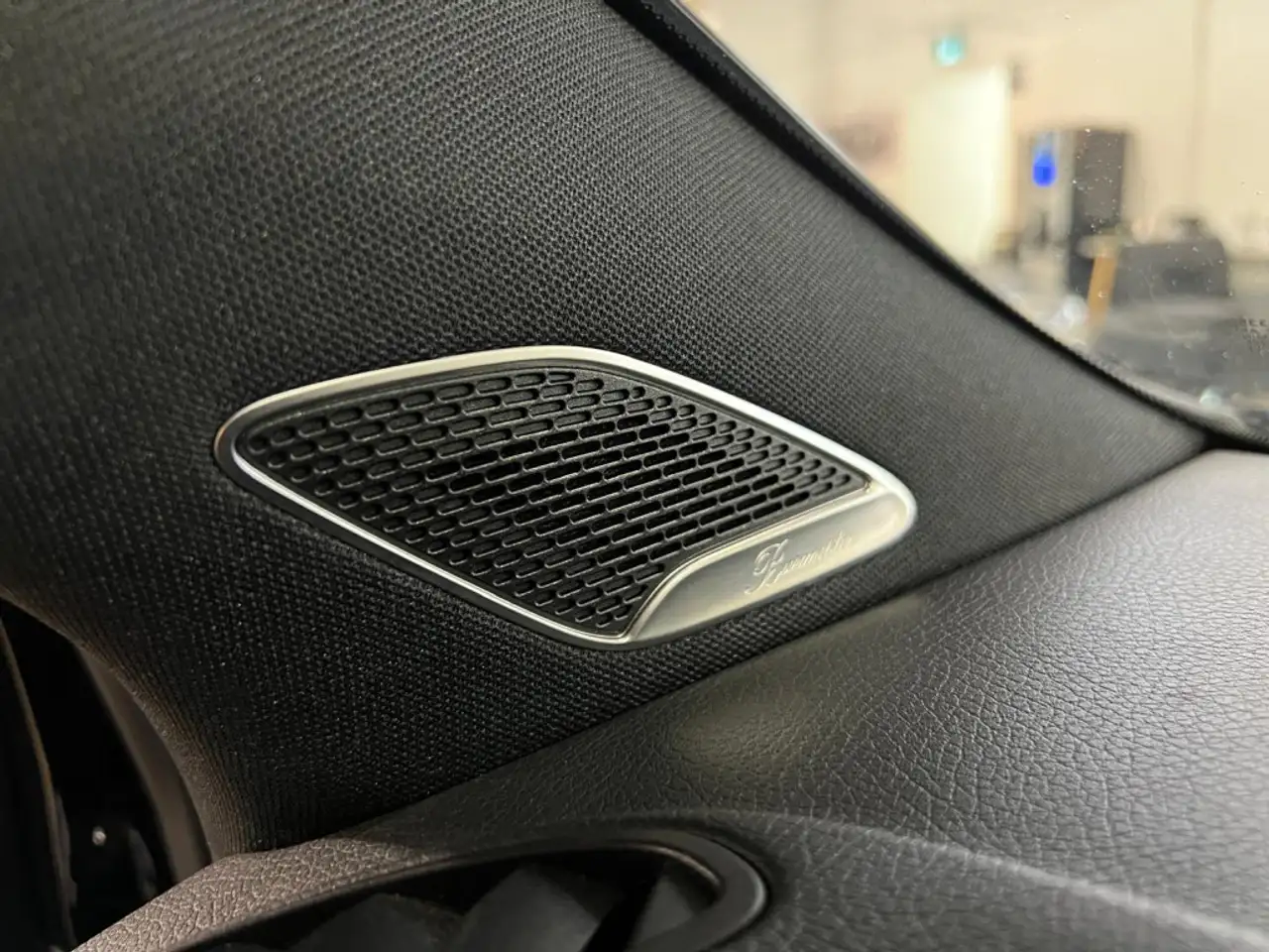 Mercedes-Benz GLA снимка Mercedes-Benz GLA