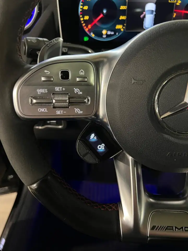 Mercedes-Benz GLA снимка Mercedes-Benz GLA