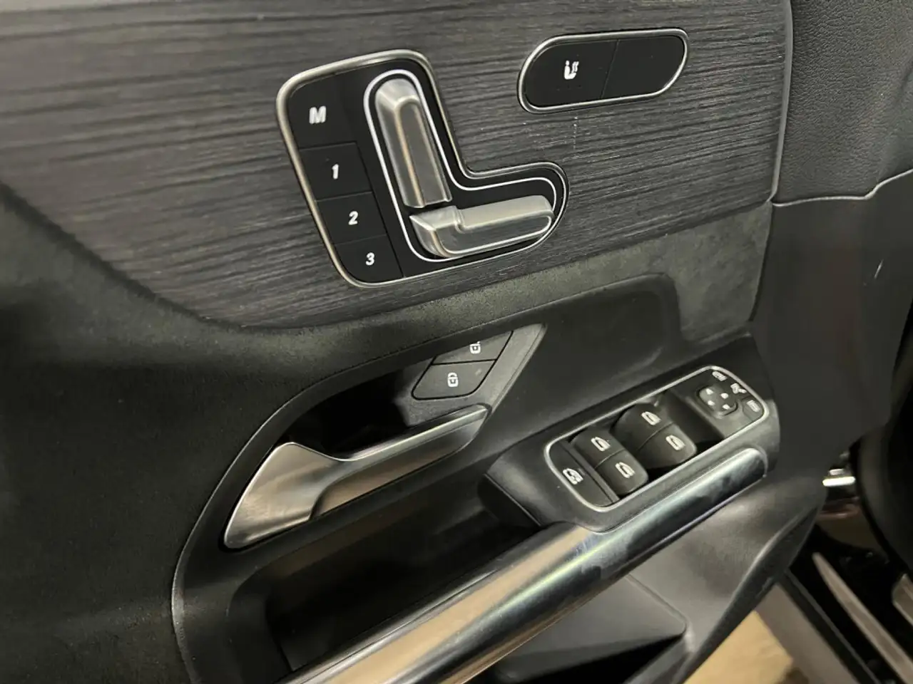 Mercedes-Benz GLA снимка Mercedes-Benz GLA