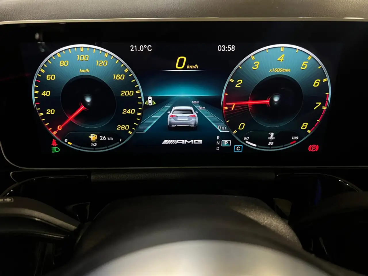Mercedes-Benz GLA снимка Mercedes-Benz GLA