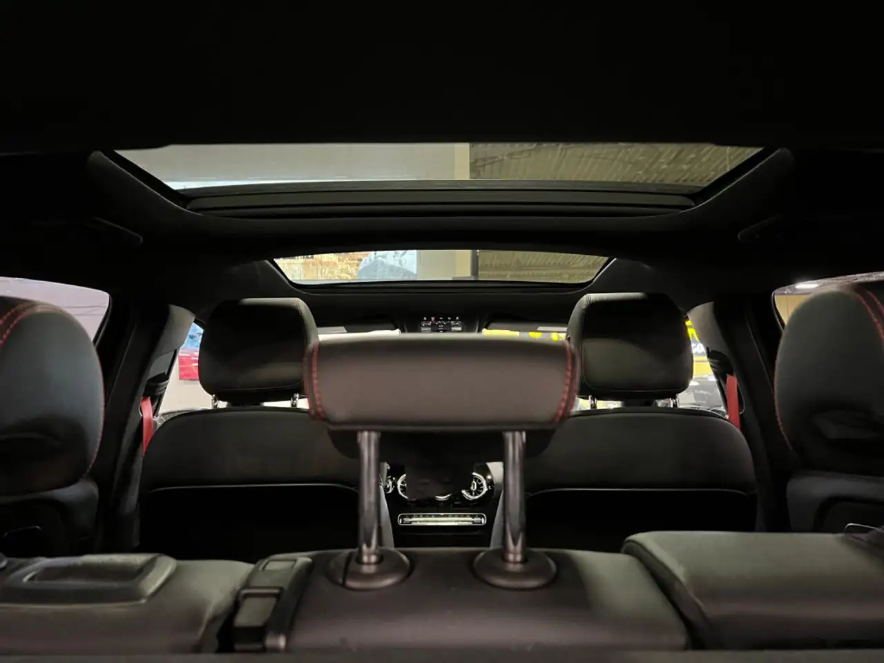 Mercedes-Benz GLA снимка Mercedes-Benz GLA
